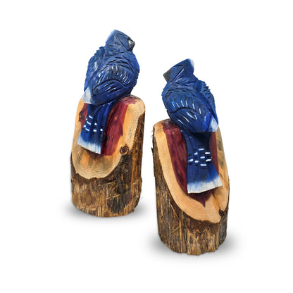 Chainsaw Carved Bluejay – Hand-Painted Cedar Bird Sculpture | Rustic Home & Garden Décor